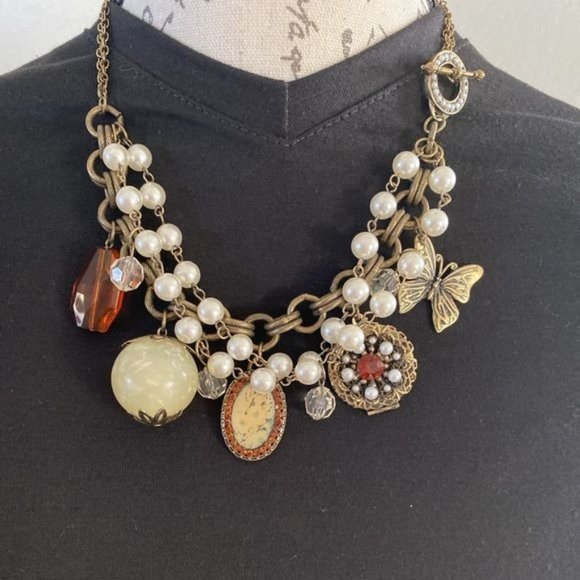 Vintage Style Necklace with Charms and Locket Faux Pearls Butterfly - Picture 3 of 9